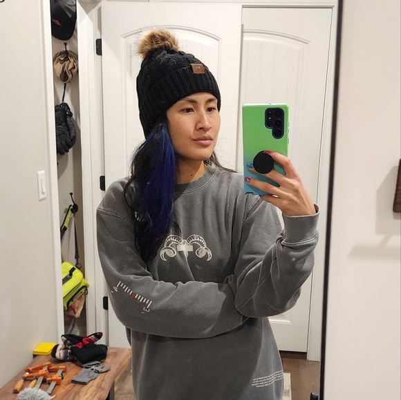 Black brown fur pom pom beanie hat - Picture 2 of 2